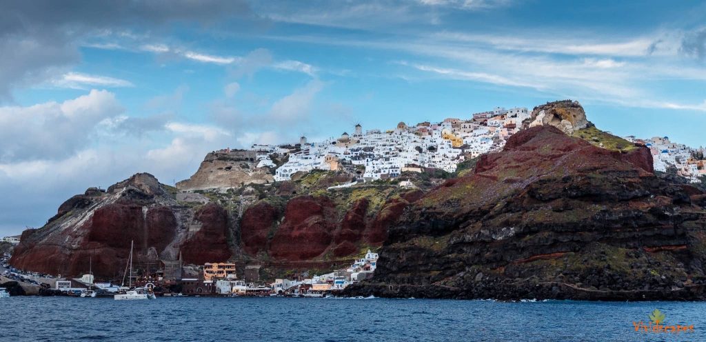 A view of Amoudi bay from one of the sunset boats