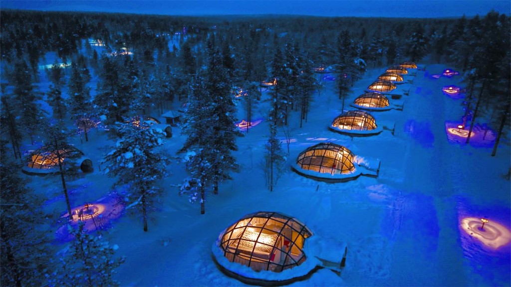 An aerial view of the Glass Igloos (Photo from Kakslauttanen site)