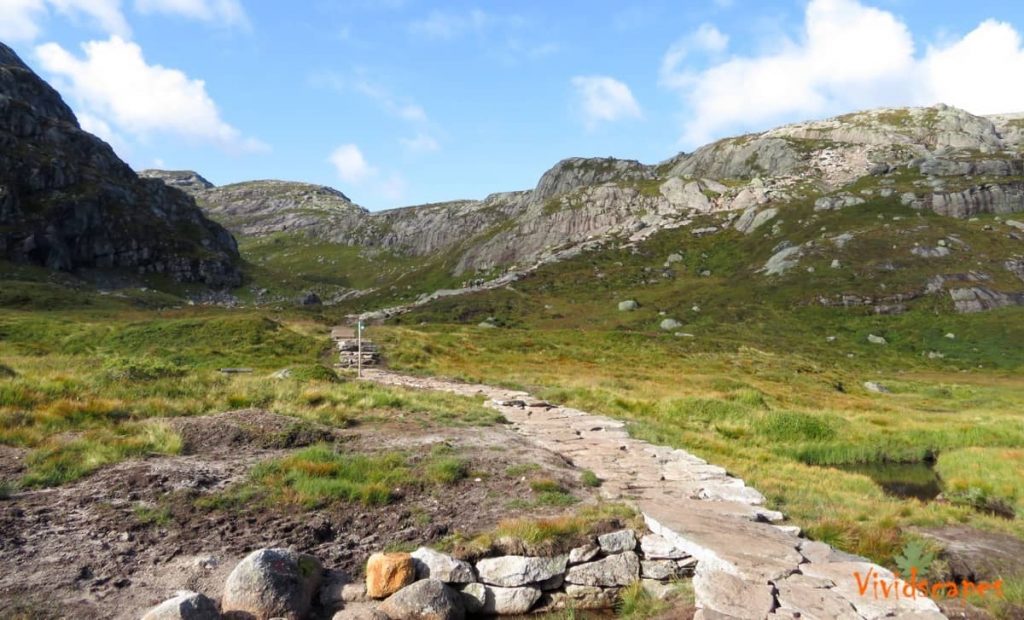 Kjeragbolten hiking terrain