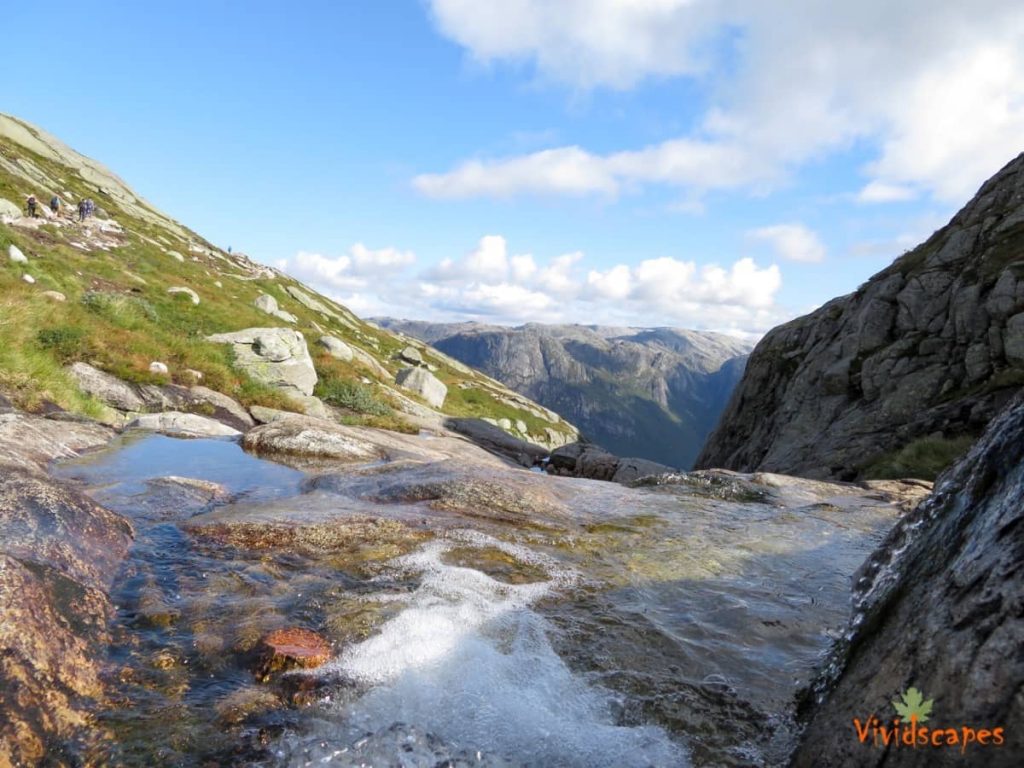 Kjeragbolten hiking terrain