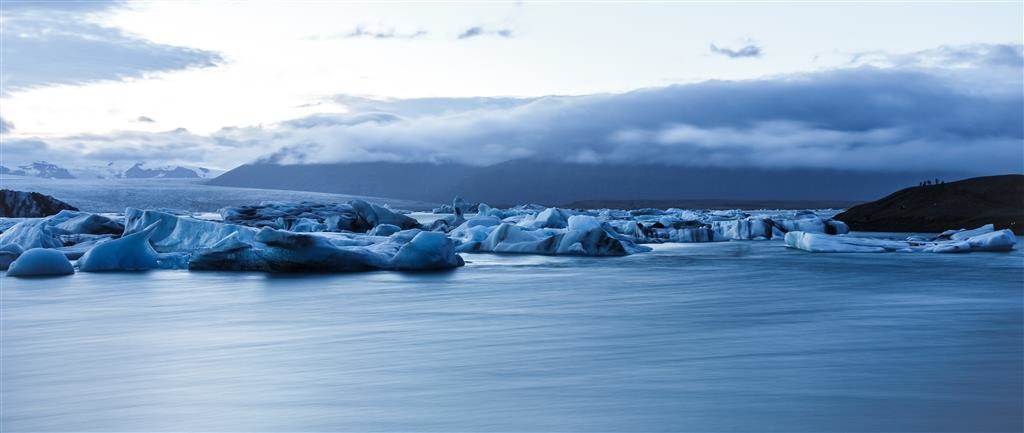 Ice bergs from the glacier