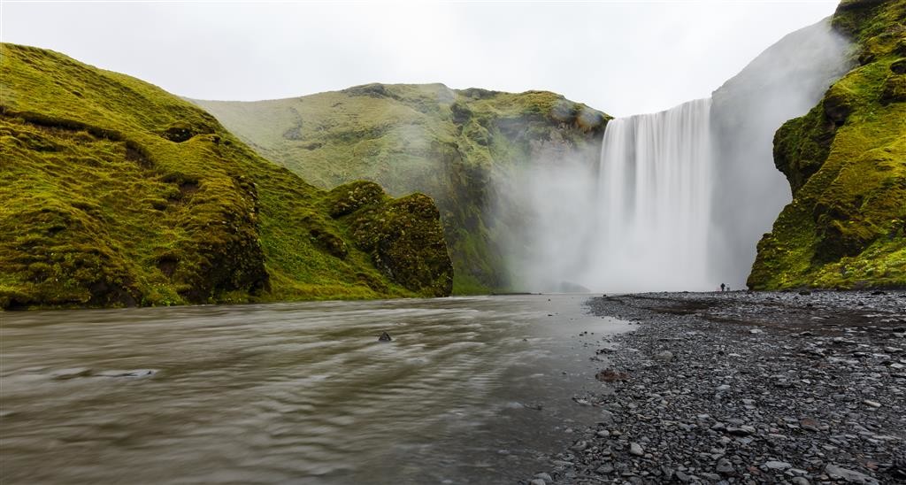 A thundering wall of water