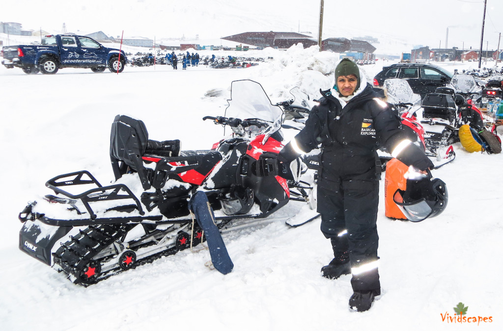 Snow mobile svalbard